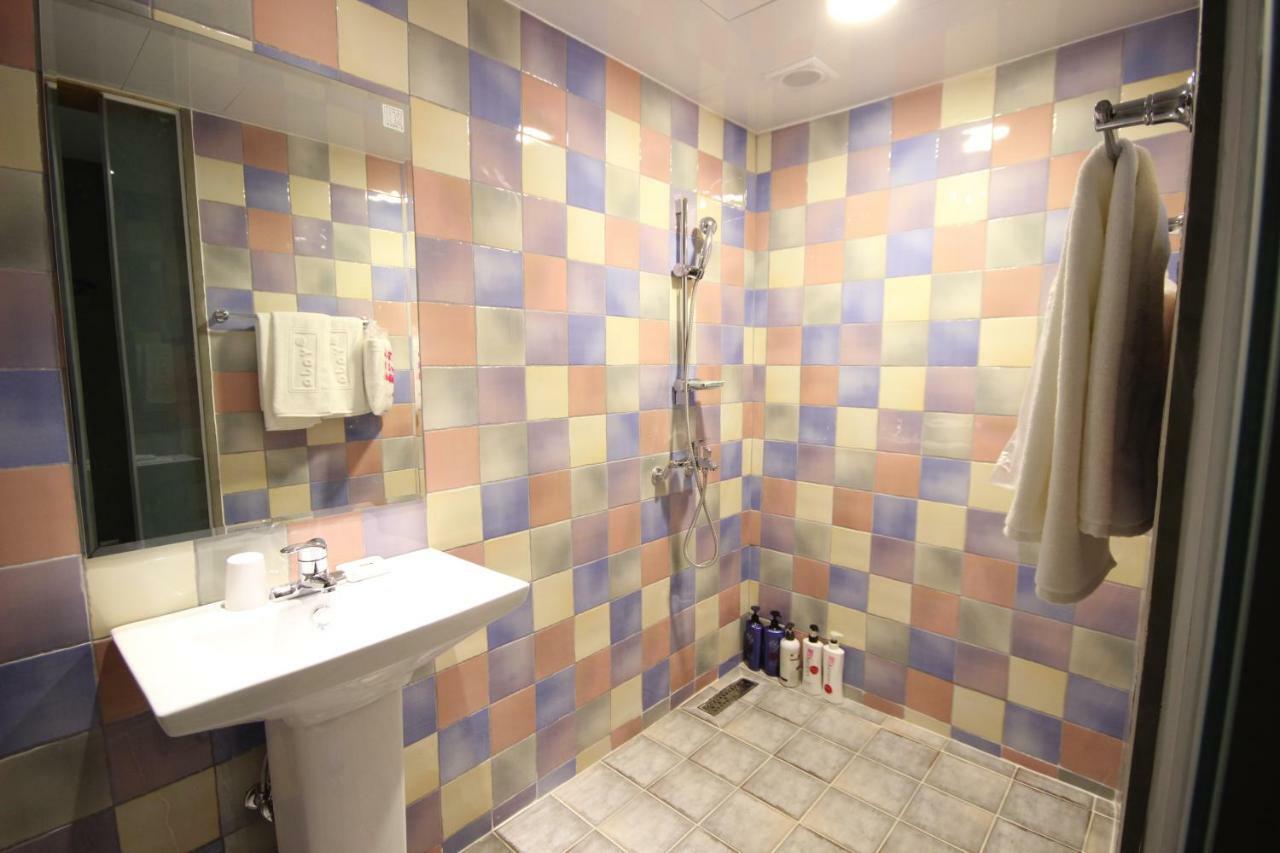 Hotel Yaja Dongnae Busan Bagian luar foto