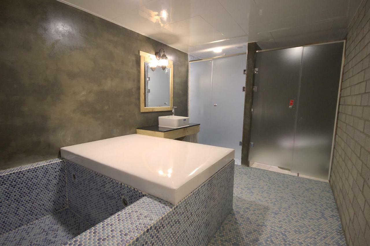 Hotel Yaja Dongnae Busan Bagian luar foto